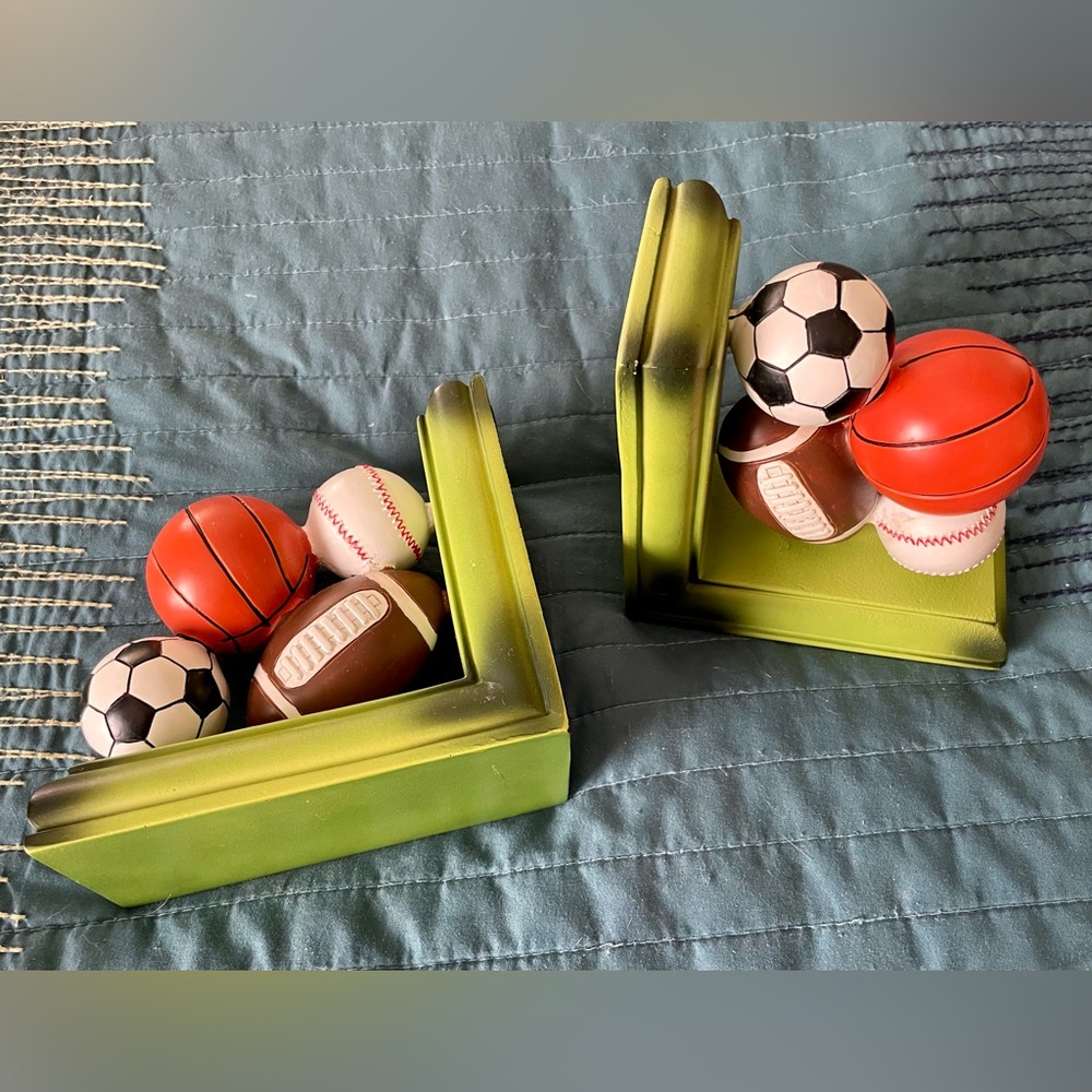Sports 🏀 ⚽️ 🏈 themed book 📚 ends